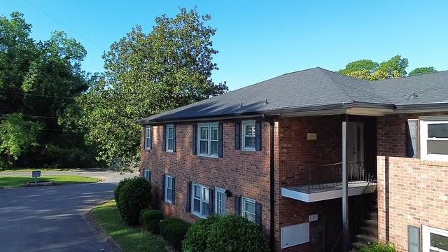 Roofer in Mooresville, North Carolina